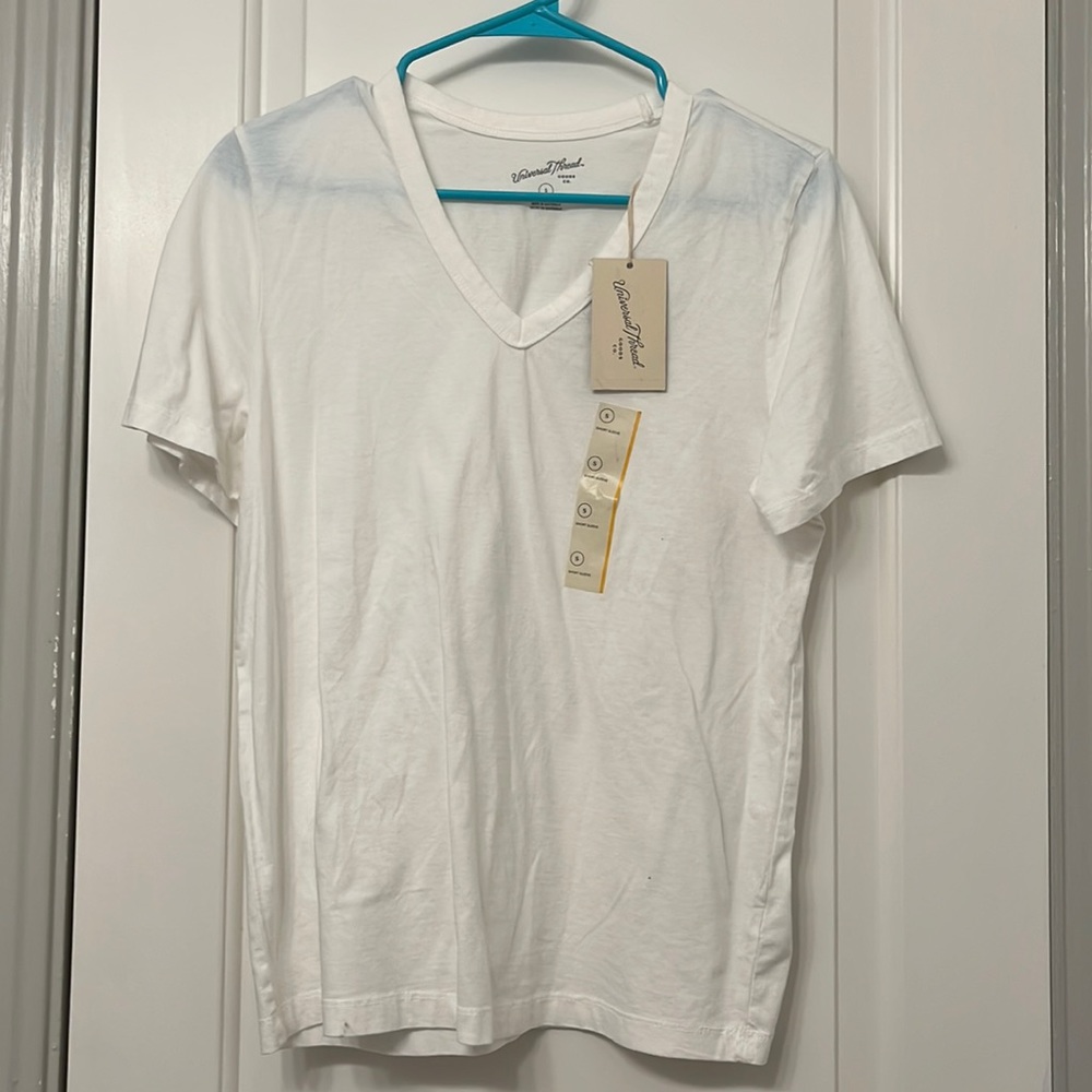donating soon!! universal thread white v neck